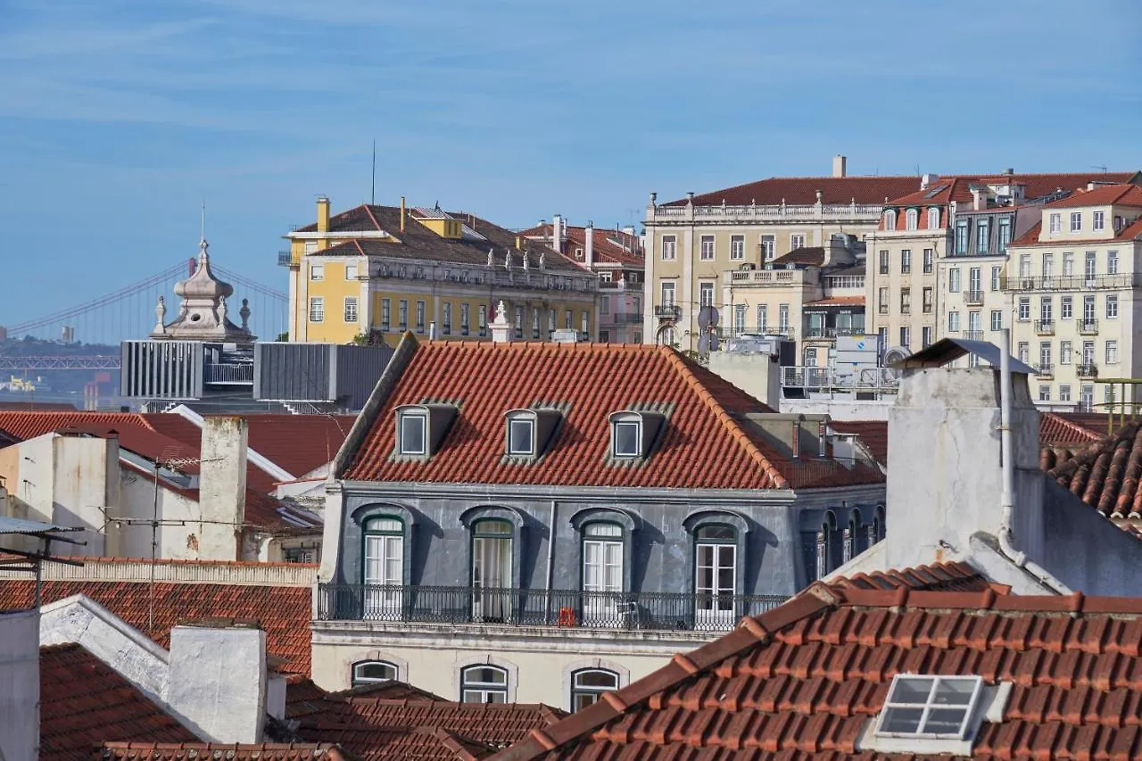 360º Rooftop Lisbon And River View